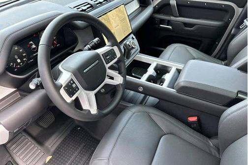 2026 Land Rover Defender P400 X-Dynamic SE