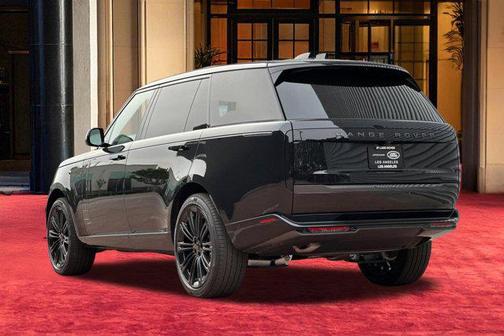 Santorini Black 2026 Land Rover Range Rover P400 SE 7 Seat