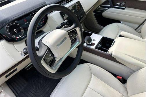 2025 Land Rover Range Rover P400 SE 7 Seat