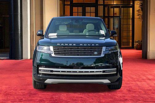 British Racing Green in Gloss 2026 Land Rover Range Rover P400 SE