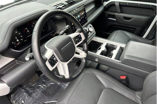 2025 Land Rover Defender 130 P400 X-Dynamic SE