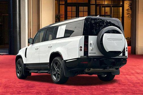 2025 Land Rover Defender 130 P400 X-Dynamic SE