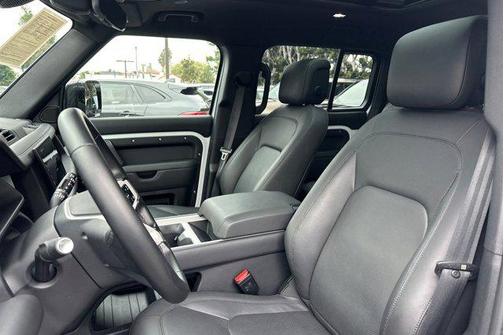 2025 Land Rover Defender 130 P400 X-Dynamic SE