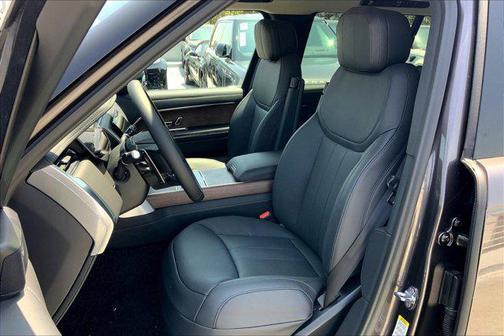 2025 Land Rover Range Rover P530 SE 7 Seat