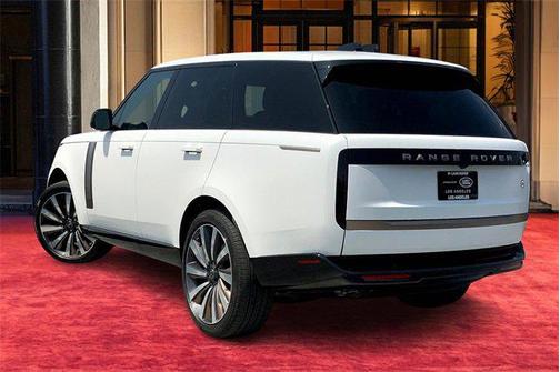 2025 Land Rover Range Rover P615 SV