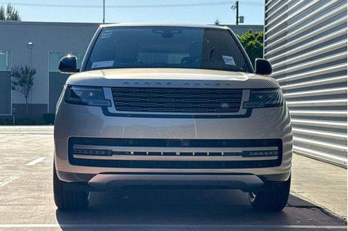 Batumi Gold Premium Metallic 2026 Land Rover Range Rover P400 SE