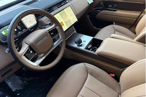 Batumi Gold Premium Metallic 2026 Land Rover Range Rover P400 SE