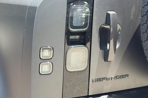 Carpathian Gray Premium Metall 2026 Land Rover Defender P500 X-Dynamic SE