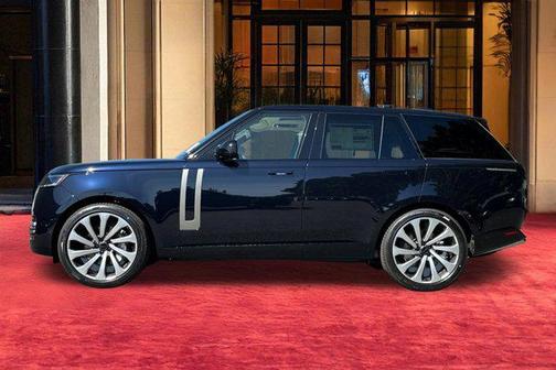 Constellation Blue in Gloss fi 2026 Land Rover Range Rover P530 SE