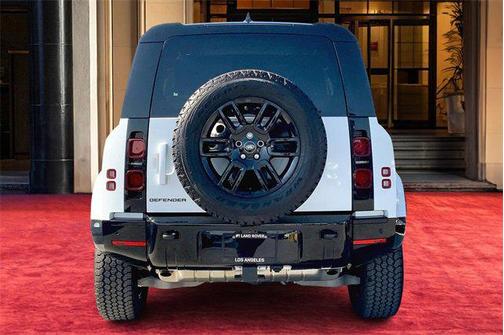 2024 Land Rover Defender 90 P400 X-Dynamic SE