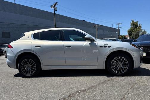 Silver 2023 Maserati Grecale GT