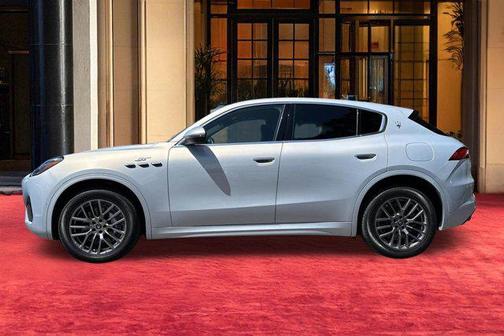 Silver 2023 Maserati Grecale GT