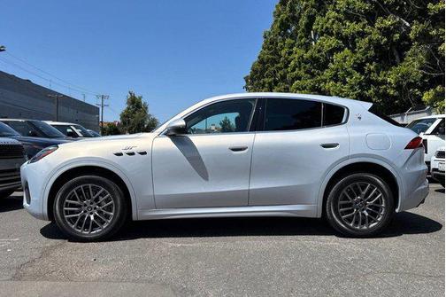 Silver 2023 Maserati Grecale GT