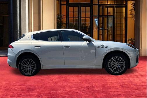 Silver 2023 Maserati Grecale GT