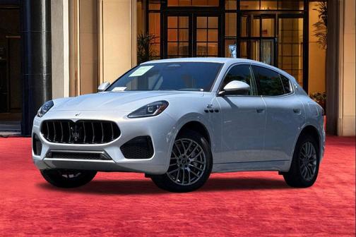 Silver 2023 Maserati Grecale GT