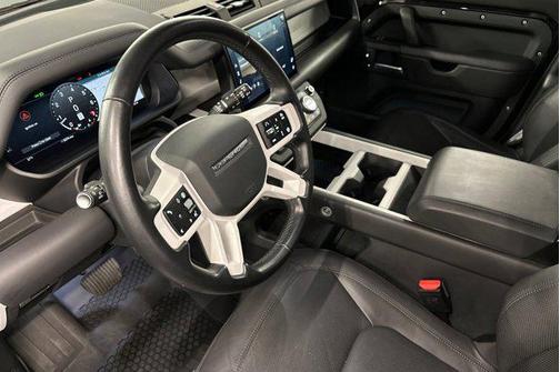 2025 Land Rover Defender 110 P300