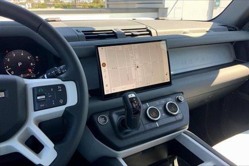 2025 Land Rover Defender 110 P300