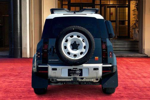 2025 Land Rover Defender 110 P300