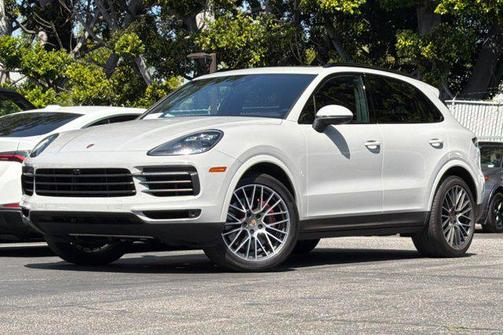 Chalk 2023 Porsche Cayenne Platinum Edition