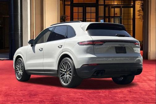 Chalk 2023 Porsche Cayenne Platinum Edition