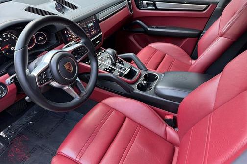Chalk 2023 Porsche Cayenne Platinum Edition