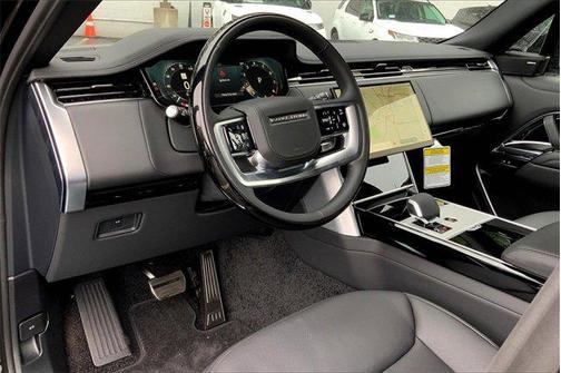2025 Land Rover Range Rover P530 SE 7 Seat