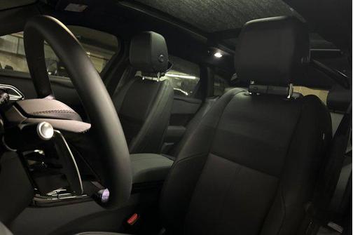 2026 Land Rover Range Rover Velar P250 SE R-Dynamic