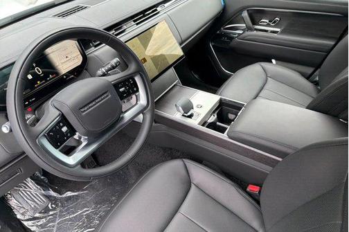 Fuji White 2026 Land Rover Range Rover P400 SE