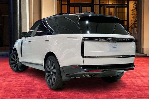 2025 Land Rover Range Rover P615 SV