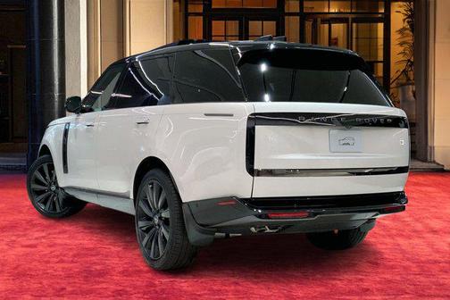 2025 Land Rover Range Rover P615 SV