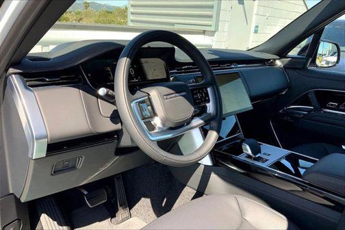 2025 Land Rover Range Rover P530 SE