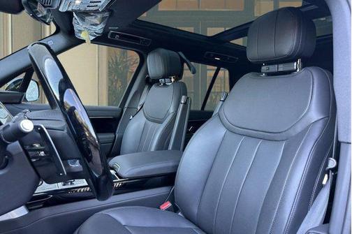 Charente Grey Premium Metallic 2026 Land Rover Range Rover P400 SE