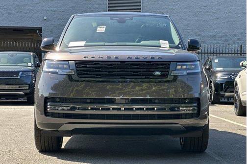 Charente Grey Premium Metallic 2026 Land Rover Range Rover P400 SE