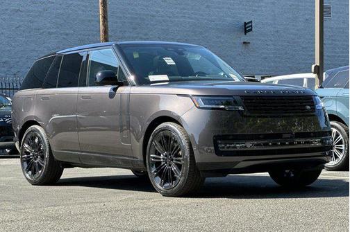 Charente Grey Premium Metallic 2026 Land Rover Range Rover P400 SE