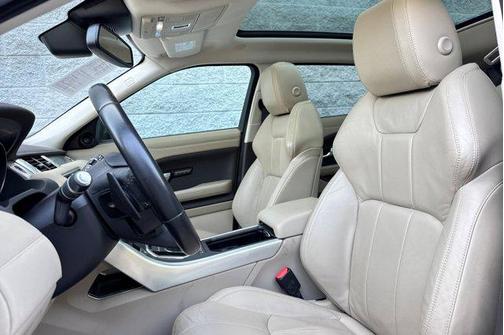 White 2017 Land Rover Range Rover Evoque SE