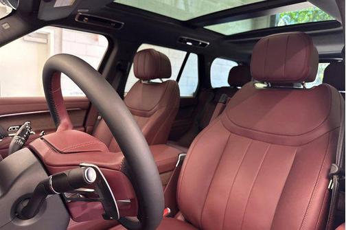 2025 Land Rover Range Rover P550e SE