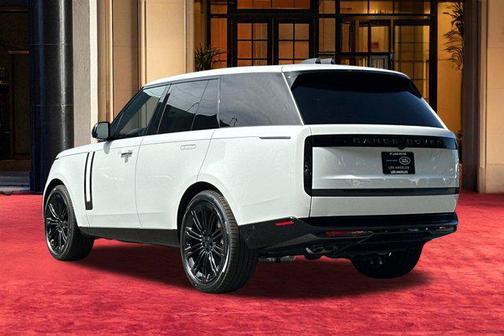 2026 Land Rover Range Rover P530 SE