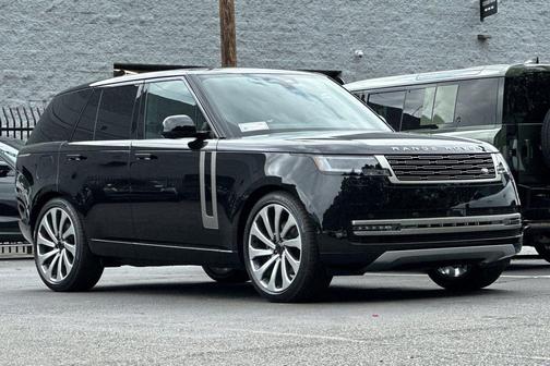 Santorini Black 2026 Land Rover Range Rover P400 SE