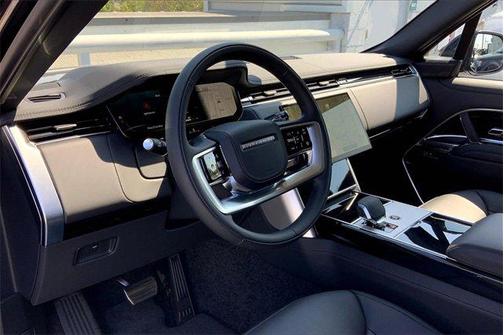 2025 Land Rover Range Rover P530 SE