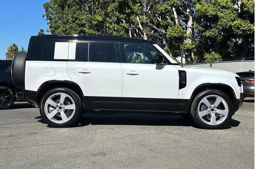 Fuji White 2026 Land Rover Defender P400 X-Dynamic SE