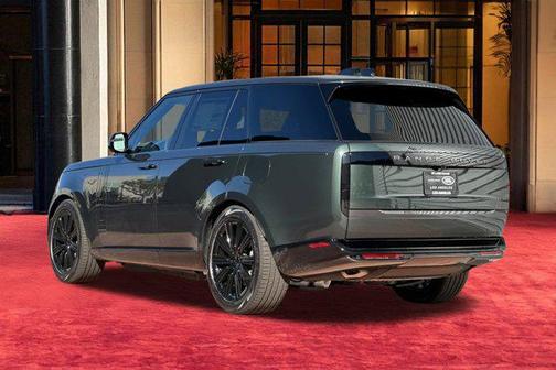 2026 Land Rover Range Rover P550e SE