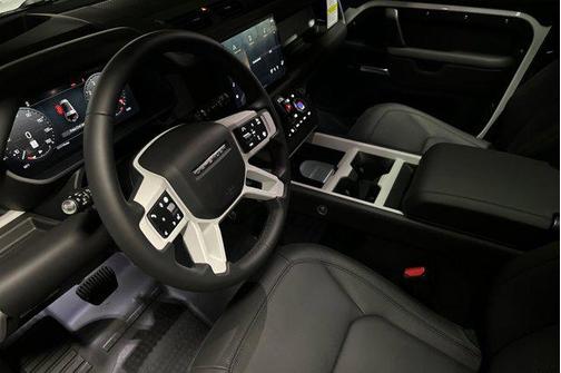 2025 Land Rover Defender 130 P400 X-Dynamic SE