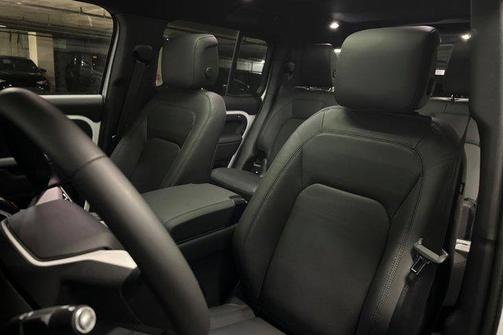 2025 Land Rover Defender 130 P400 X-Dynamic SE