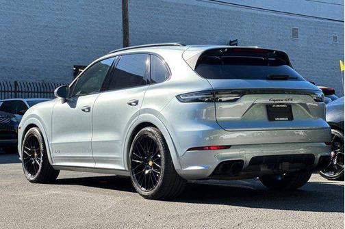Quartzite Grey Metallic 2021 Porsche Cayenne GTS