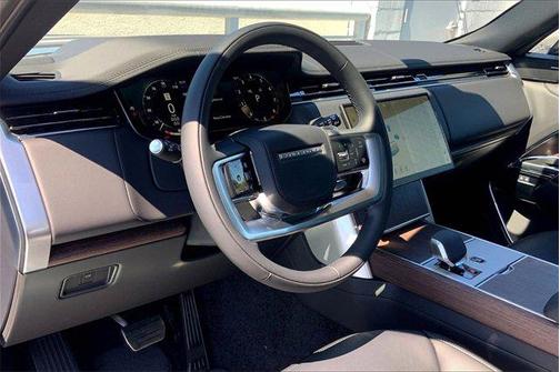 2025 Land Rover Range Rover P530 SE 7 Seat