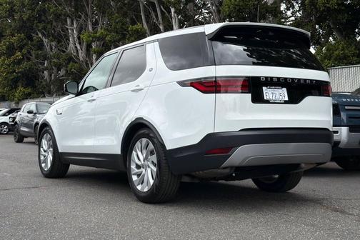 Fuji White 2025 Land Rover Discovery P300 S