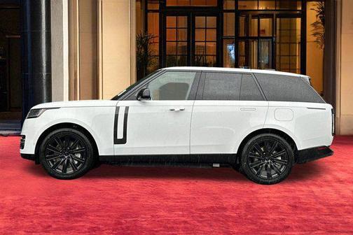 Fuji White 2026 Land Rover Range Rover P550e SE