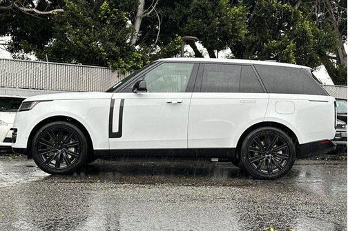 2026 Land Rover Range Rover P550e SE