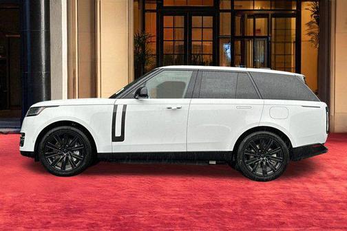 2026 Land Rover Range Rover P550e SE