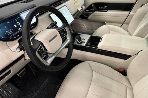 2026 Land Rover Range Rover P550e SE